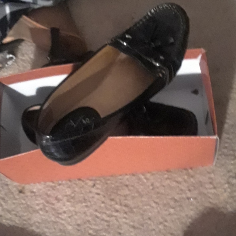 Strides shoes - Picture 3 of 3